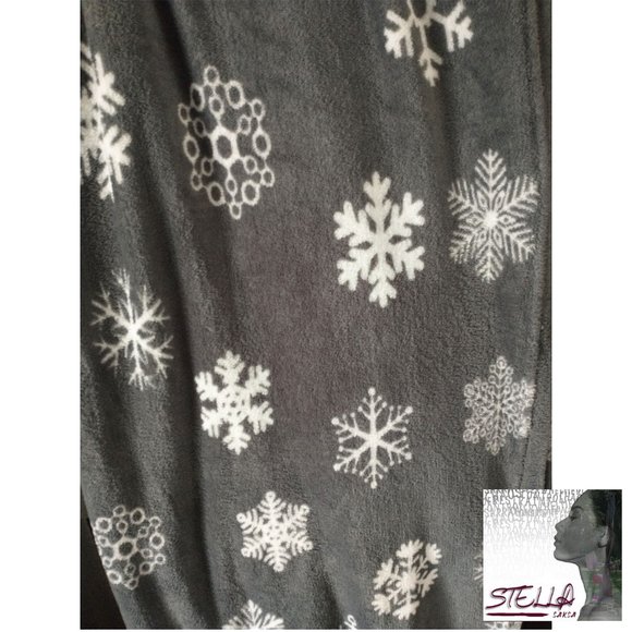 ❄️ EHF Holiday Snowflake Throw Blanket - Picture 2 of 2